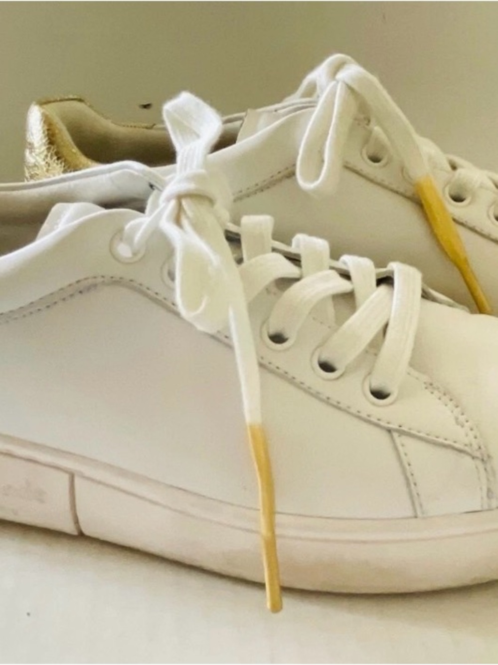 KATE SPADE Women’s Lift Sneakers Size 9.5B White/Gold